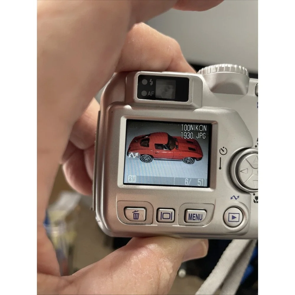 Nikon COOLPIX 3100 3.2MP Digital Camera 3X Optical Zoom +Battery+SD Card+Case